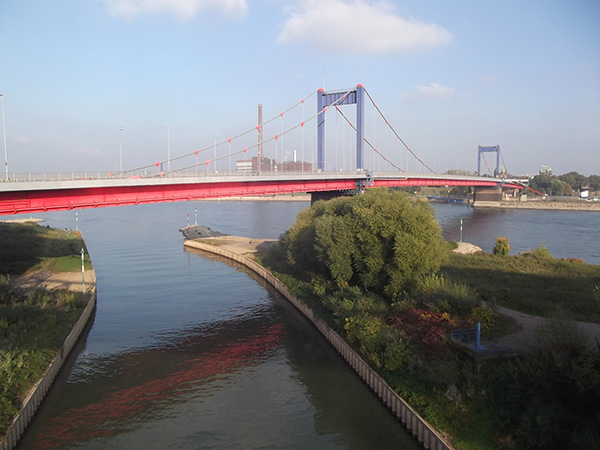 Niederrhein und Ruhrpott
Dazwischen der Rhein …