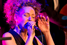 Milli sings „THE LEGEND OF MONK“